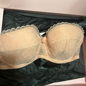 Agent provocateur bra. 36D peach color, brand new